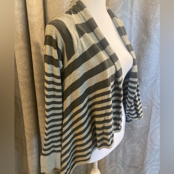 Forever 21 Grey Striped Asymmetrical Cardigan Sweater Size S/P - Picture 1 of 7